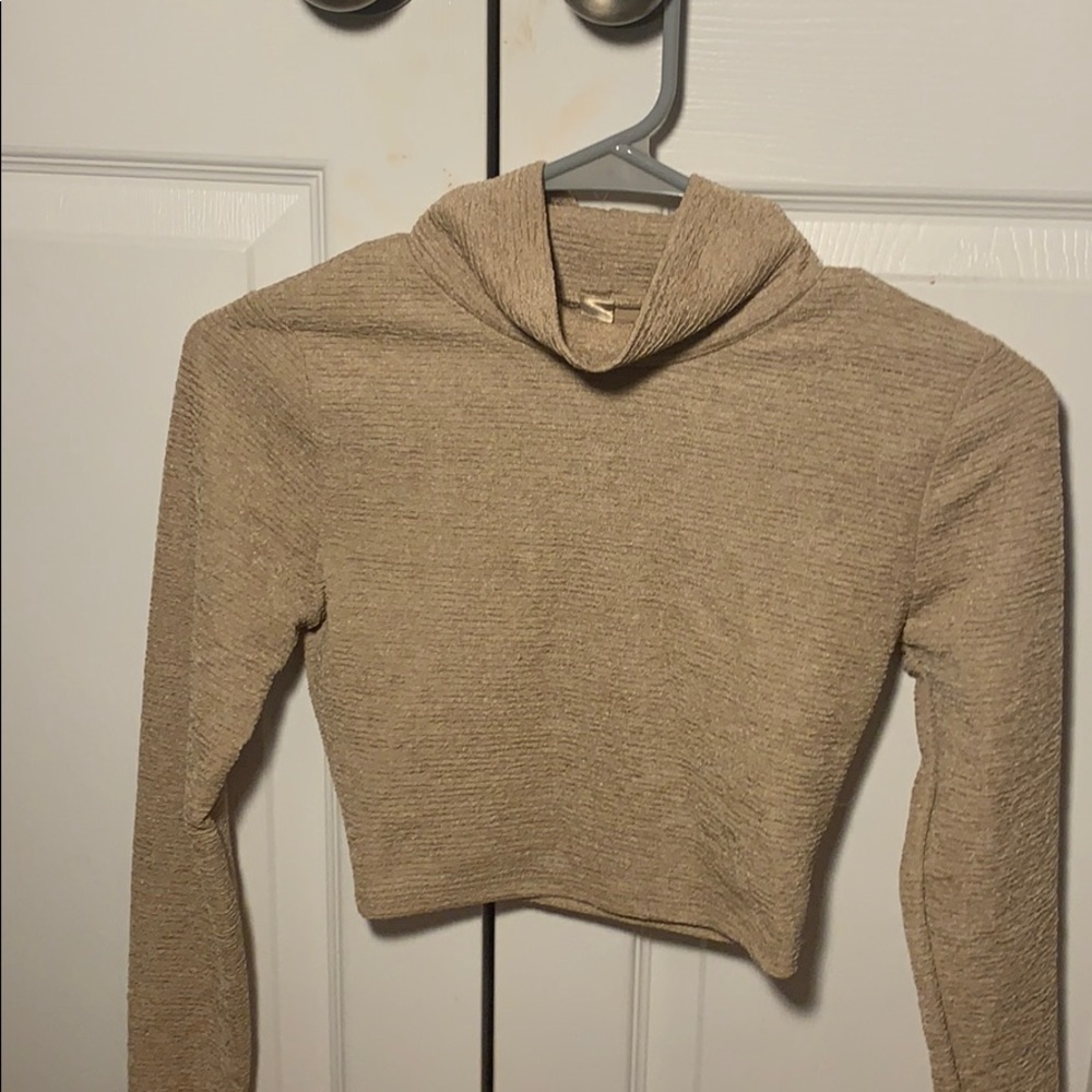 tan long sleeve shirt